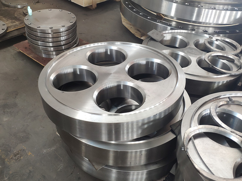 304法蘭和碳鋼法蘭的區(qū)別是什么？